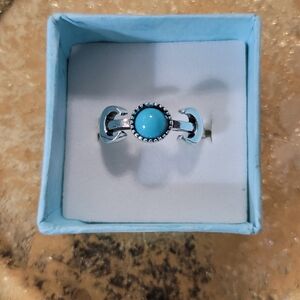 Elegant Silver and Turquoise Ring Size 8 NWOT 🍒Bundle 4 For 20🍒
